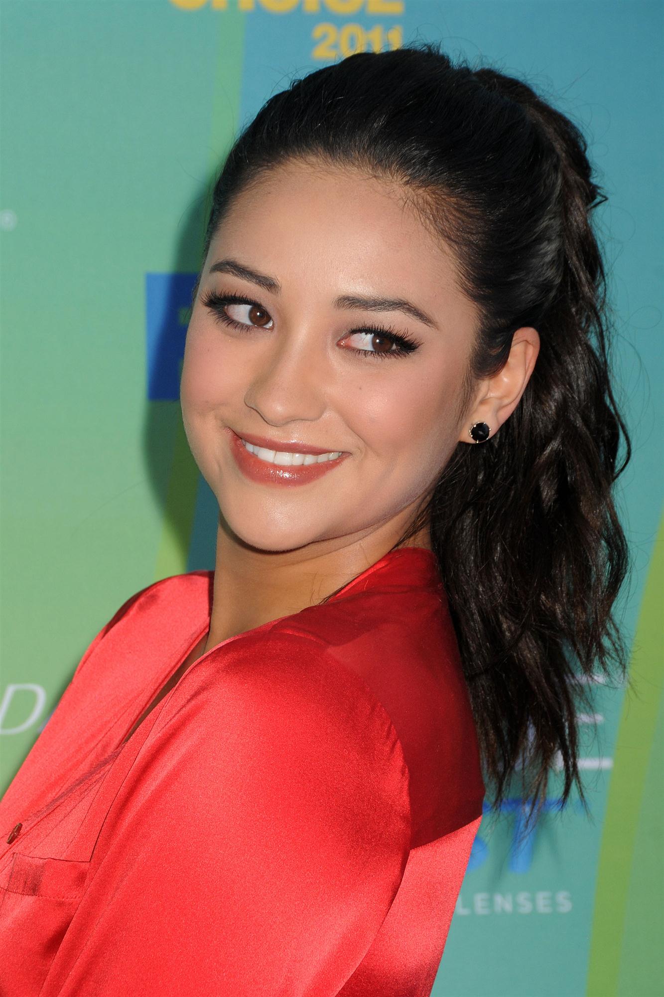 Shay Mitchell - Teen Choice Awards 2011 | Picture 59244